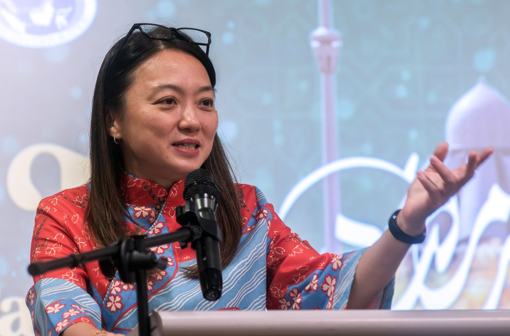 Minister in the Prime Minister’s Department (Federal Territories) Hannah Yeoh speaks at the Nur Ramadan with Media event at a hotel in Labuan on March 14, 2026. — Bernama pic