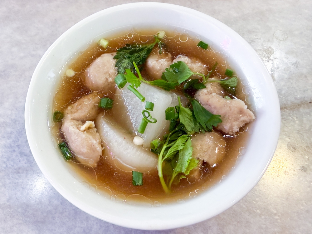 For a side dish, Beef Ball Soup hits the mark with its more natural tasting beef balls — Picture by Lee Khang Yi