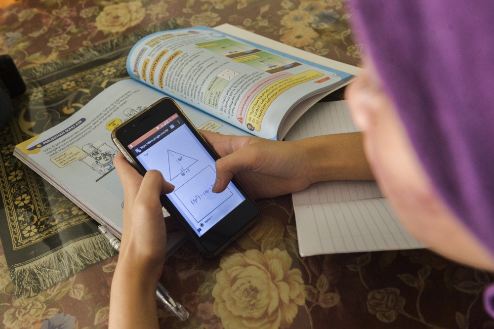 A student attends an online class from home during the Movement Control Order (MCO) in Petaling Jaya on January 26, 2021. — Picture by Miera Zulyana
