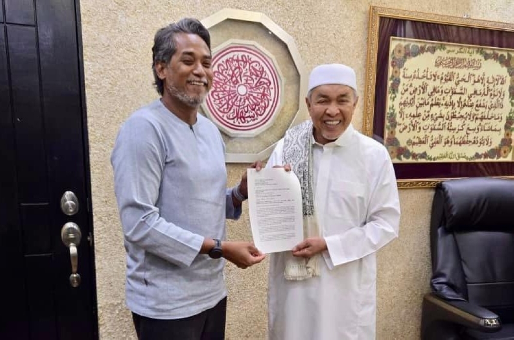 Umno president Datuk Seri Ahmad Zahid Hamidi today said the party’s former Youth chief Khairy Jamaluddin has formally appealed to return to the party. — Picture via Facebook/Zahid Hamidi