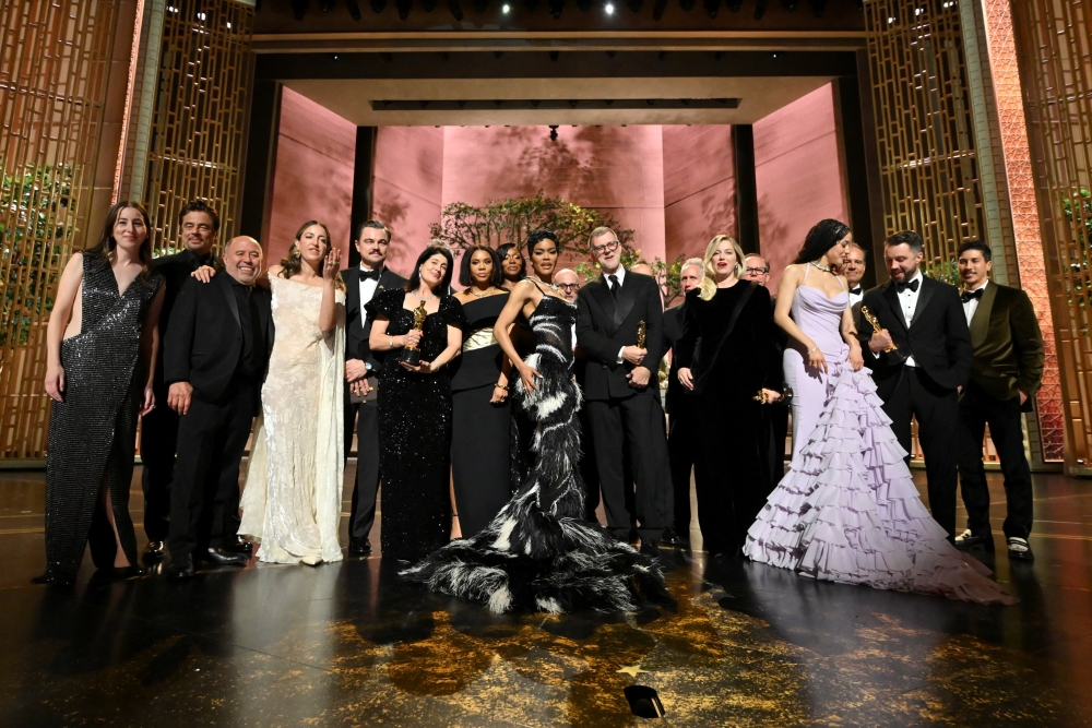 Director Paul Thomas Anderson and cast members pose after winning the Oscar for Best Picture for 