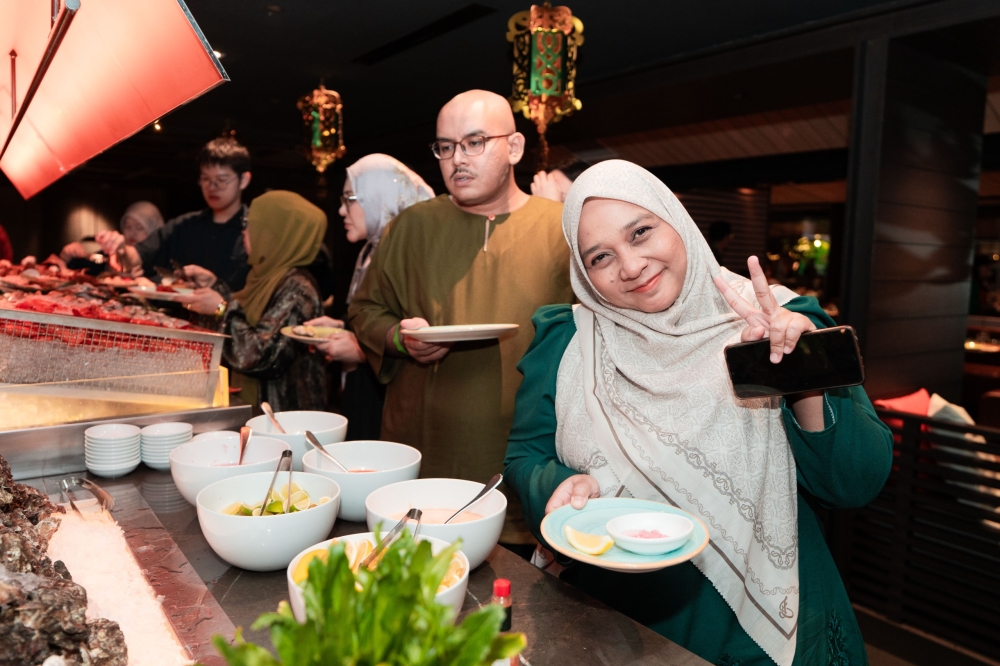 Guests enjoy the buffet spread during Lim Tayar’s ‘buka puasa’ event, which drew over 200 attendees. — Picture courtesy of Lim Tayar