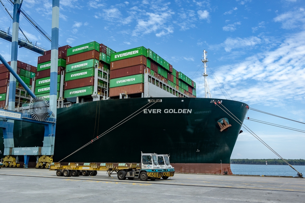 Rising global tensions in West Asia are driving up freight, fuel, and fertiliser costs, putting pressure on Malaysian manufacturers, FMM said on March 17, 2026. — Picture by Firdaus Latif
