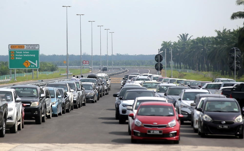 WCE is expecting a surge in traffic, from 160,000 vehicles a day to over 200,000 during Raya this March 2026. — File picture by Farhan Najib