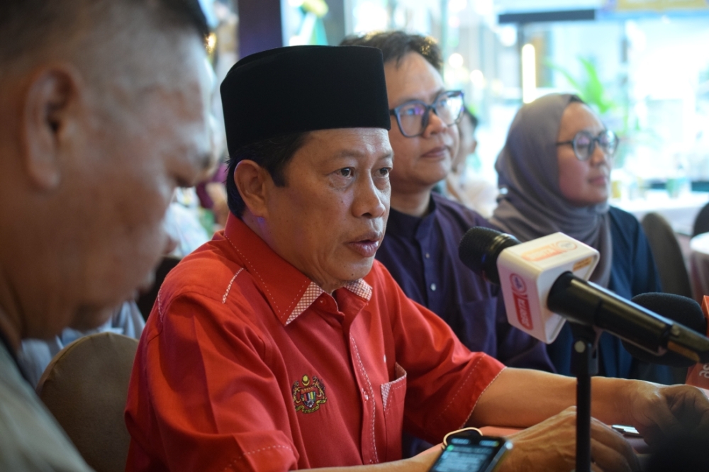 Datuk Seri Ahmad Maslan said suspended and former Umno members are welcome to return to the party, particularly in view of the upcoming general election. — The Borneo Post pic