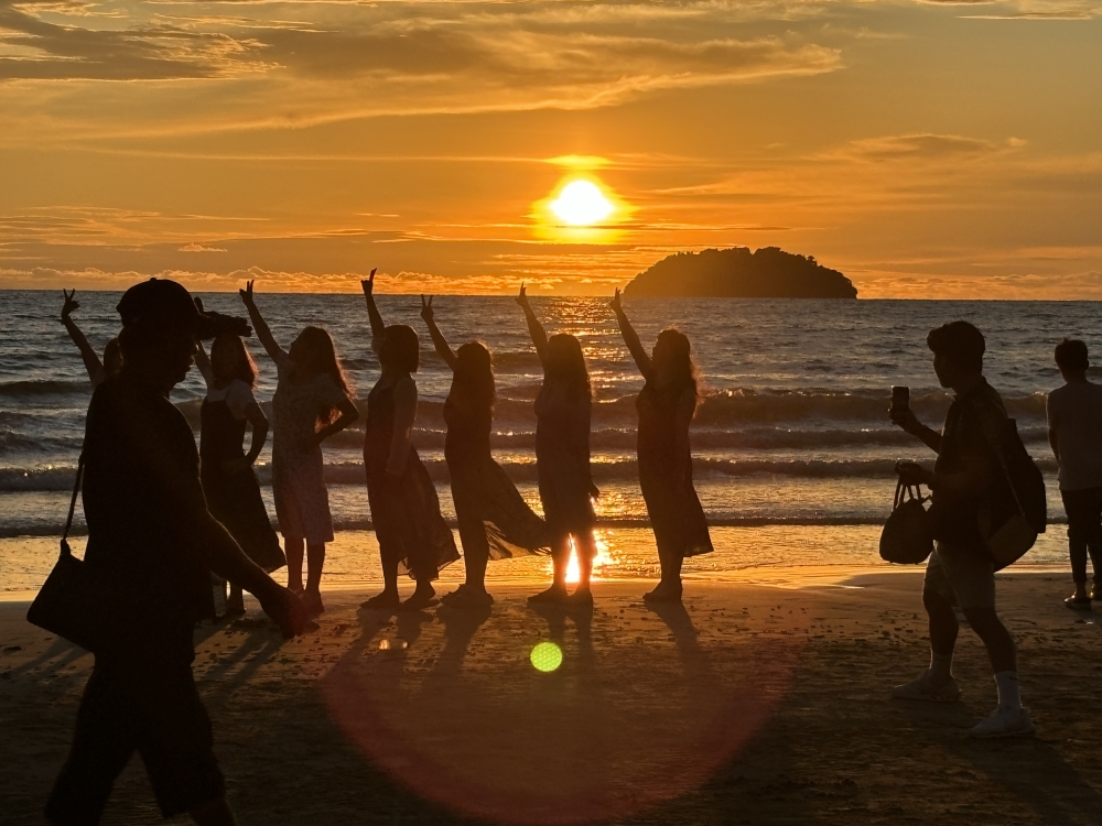 Sunsets and beaches are popular tourism attractions in Sabah. — Picture by Julia Chan