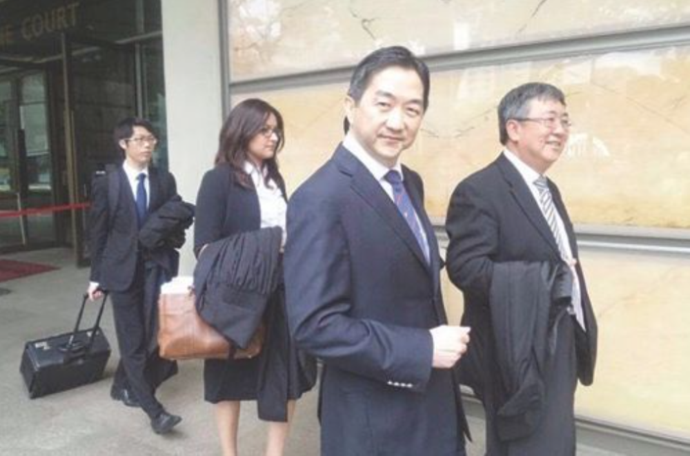 This 2016 file picture shows John Soh (forefront) with his legal team. — Malay Mail pic