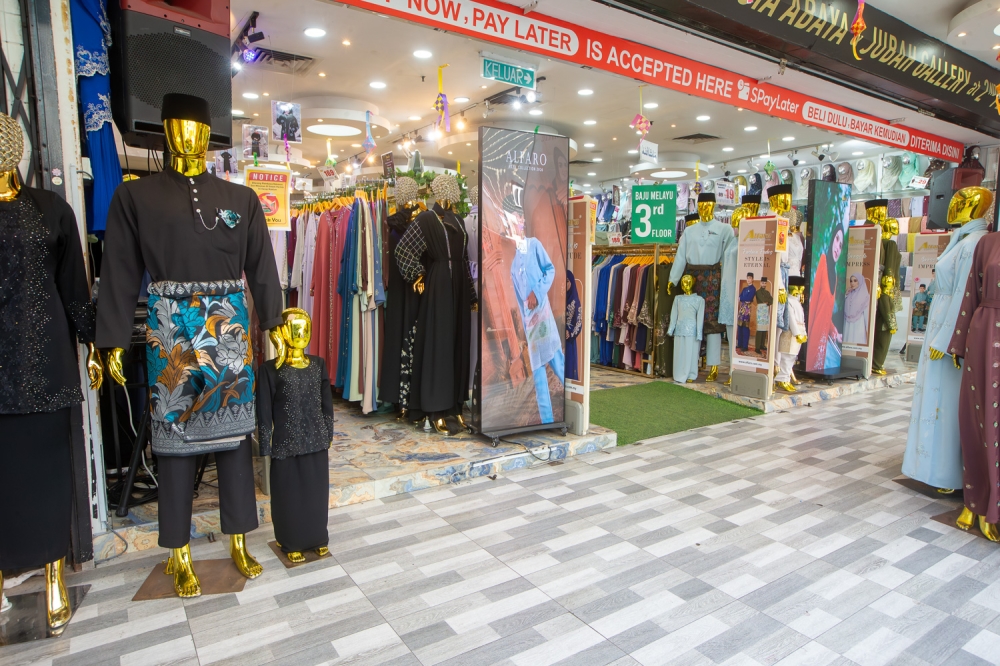 As global tensions escalate, Malaysians are being more cautious about spending this time around. — Picture by Raymond Manuel