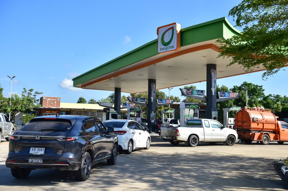 From the capital Bangkok to Chiang Rai in the far northern reaches of the country, drivers and riders in Thailand queued for petrol Tuesday as shortages worsened and price rises loomed. — AFP pic