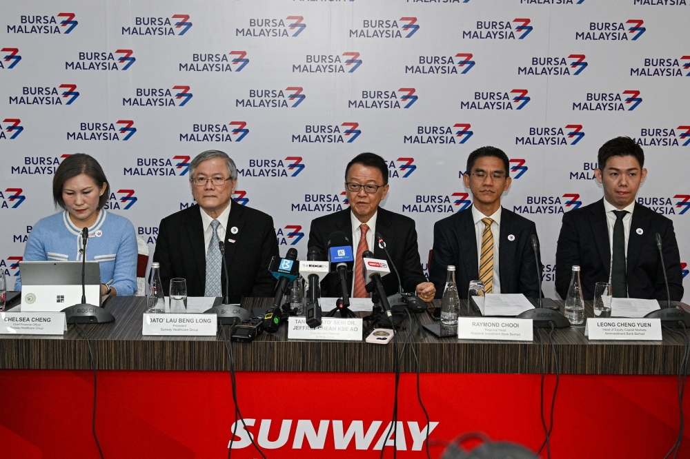 Sunway Group founder and chairman Tan Sri Dr Jeffrey Cheah (centre) during a press conference after the official launch of Sunway Healthcare Main Market Listing at Bursa Malaysia March 18, 2026. — Bernama pic