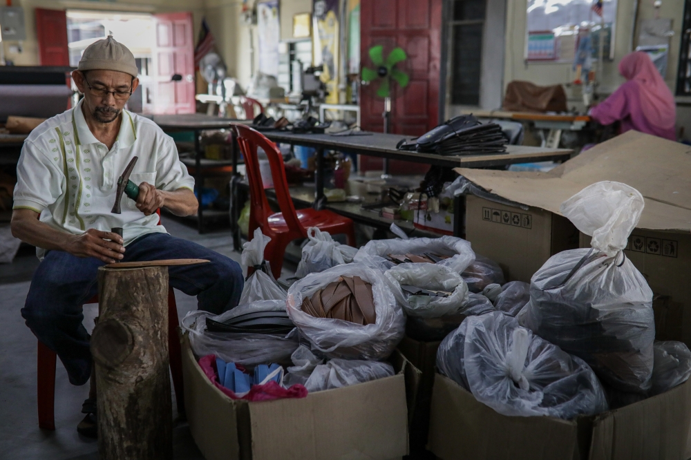 Saad Saep, 60, from Kampung Chemumar Tengah in Simpang Empat near here, said he never expected the loss of his job at a plastic component manufacturing factory would lead him to a new path as a capal maker. — Bernama pic