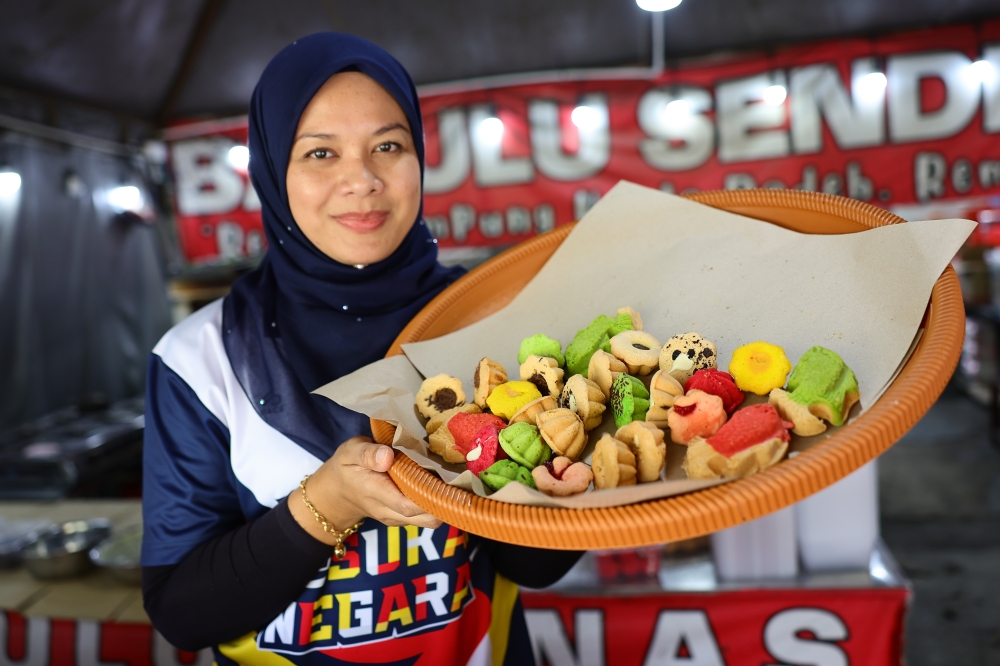 Siti Suhana Mohd Daralsalam said the idea to diversify flavours stemmed from a desire to expand her customer base while keeping traditional delicacies relevant. — Bernama pic