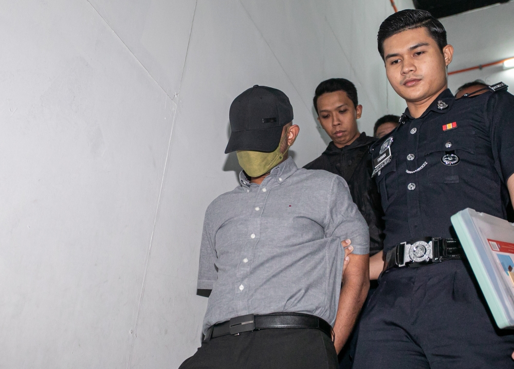Former senior manager of a multinational company VN Vemal (left) is once again brought before the Magistrate's Court in Ipoh on two charges of receiving stolen property, namely money totaling more than RM2.1 million belonging to an Indonesian company, three years ago. — Bernama pic