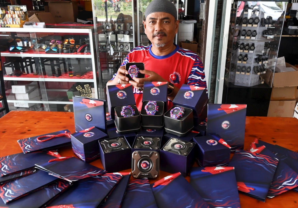 Jeffri Mansor, 59, a former Warrant Officer 1, said the Submarine-brand watch was presented to him by Sultan Mizan as a token of appreciation after five years of service as the King’s escort from 2006 to 2011. — Bernama pic