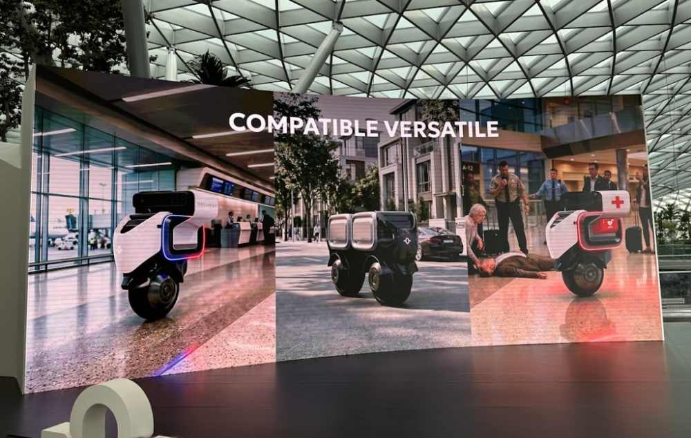 Mobility One features self-balancing, autonomous capabilities and a modular design that allows it to navigate tight spaces and adapt to different uses. — Picture courtesy of Omoway