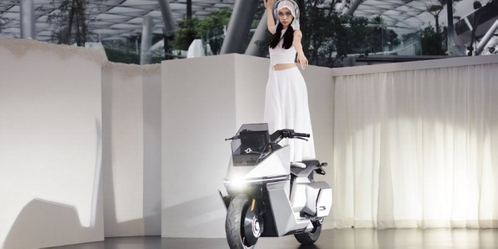 The OMO X uses self-balancing technology, reinforcement learning and active safety features to turn the electric motorcycle into a more stable and intelligent riding machine. — Picture courtesy of Omoway