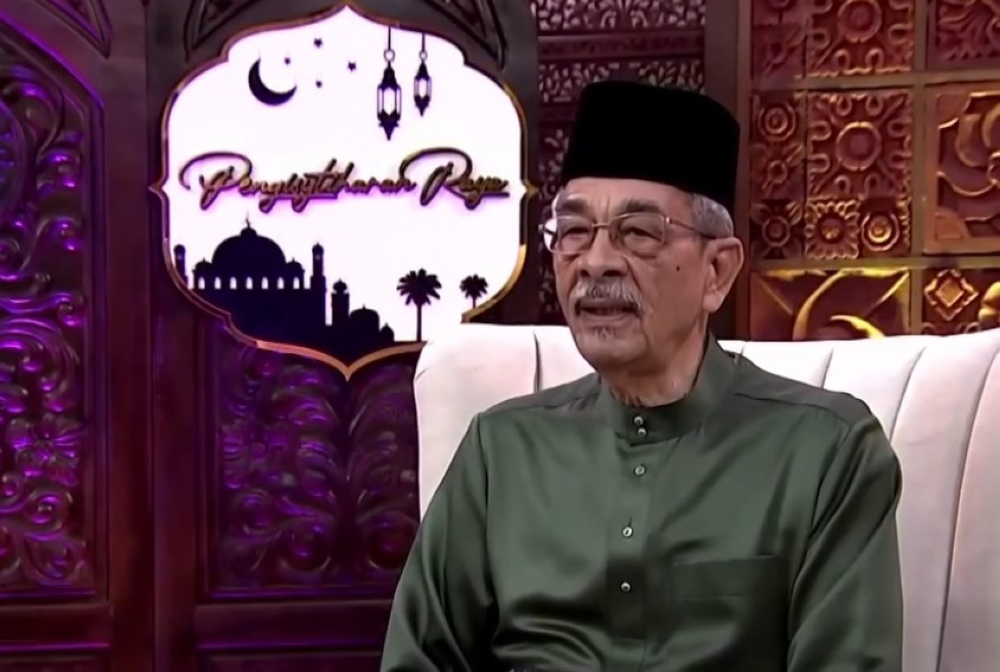 Keeper of the Rulers’ Seal Tan Sri Syed Danial Syed Ahmad announces the date of Hari Raya Aidilfitri during a televised broadcast in Putrajaya. — Screengrab via Facebook/TV3 Malaysia