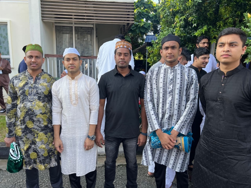 Mohd Salemusa Khan (second from left) and his friends during their Aidilfitri celebration in Kuala Lumpur last year. — Picture by Arif Zikri