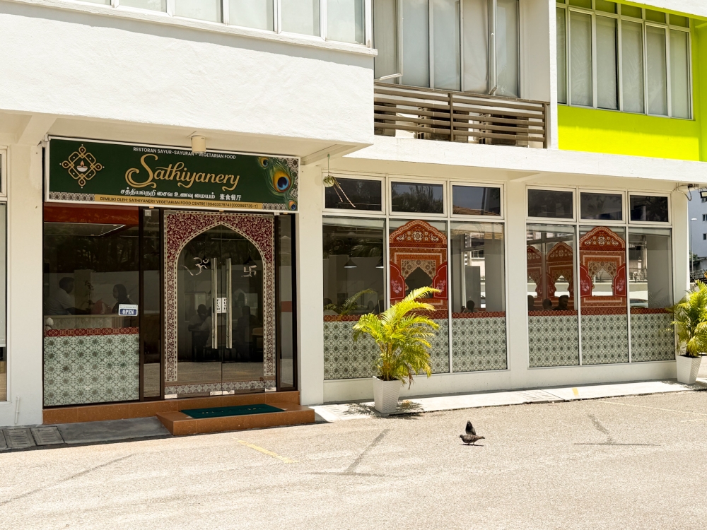 Located inside The Mansion, an apartment block, the restaurant offers a comfortable, clean dining space. 