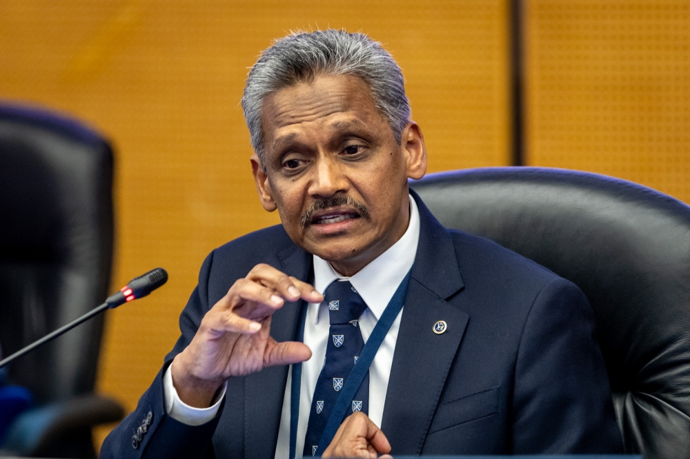 Bank Negara Malaysia governor Datuk Seri Abdul Rasheed Ghaffour said Malaysia’s M40 group faces rising living costs despite economic growth. — Picture by Firdaus Latif