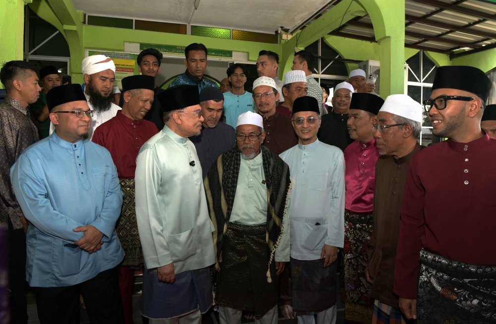 Prime Minister Datuk Seri Anwar Ibrahim attends Friday prayers at Masjid Jamek As-Syakirin, Kampung Pelet in Bukit Mertajam on March 20, 2026. — Bernama pic