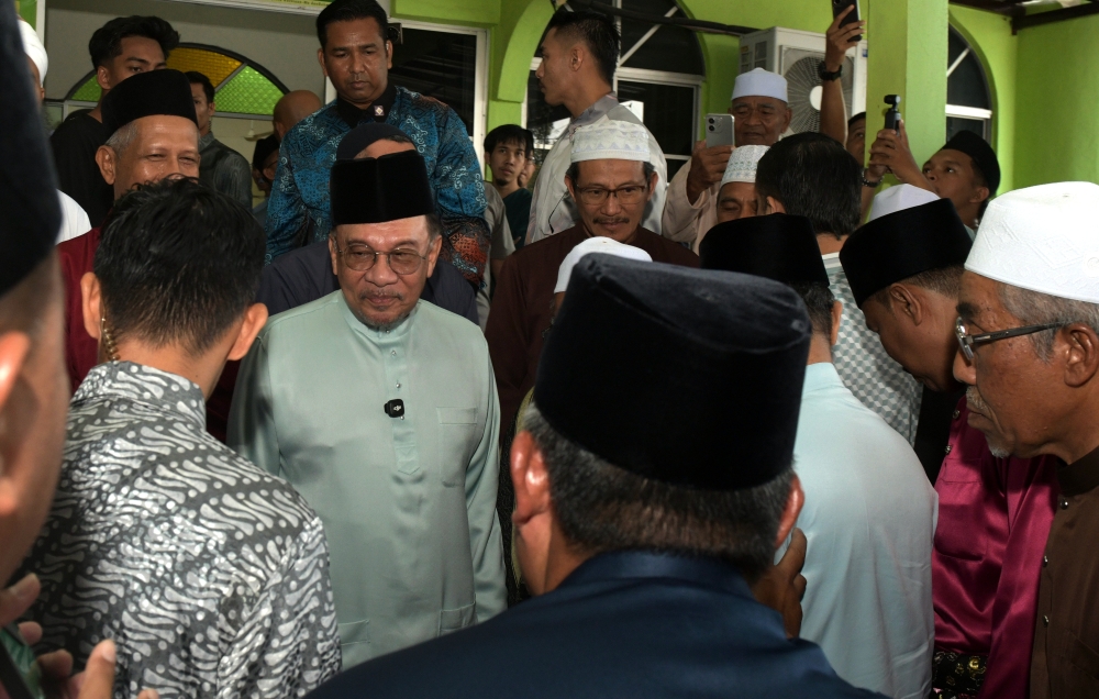 Prime Minister Datuk Seri Anwar Ibrahim said any minor disputes in the country must be addressed promptly to prevent them from escalating into crises that could undermine peace. — Bernama pic