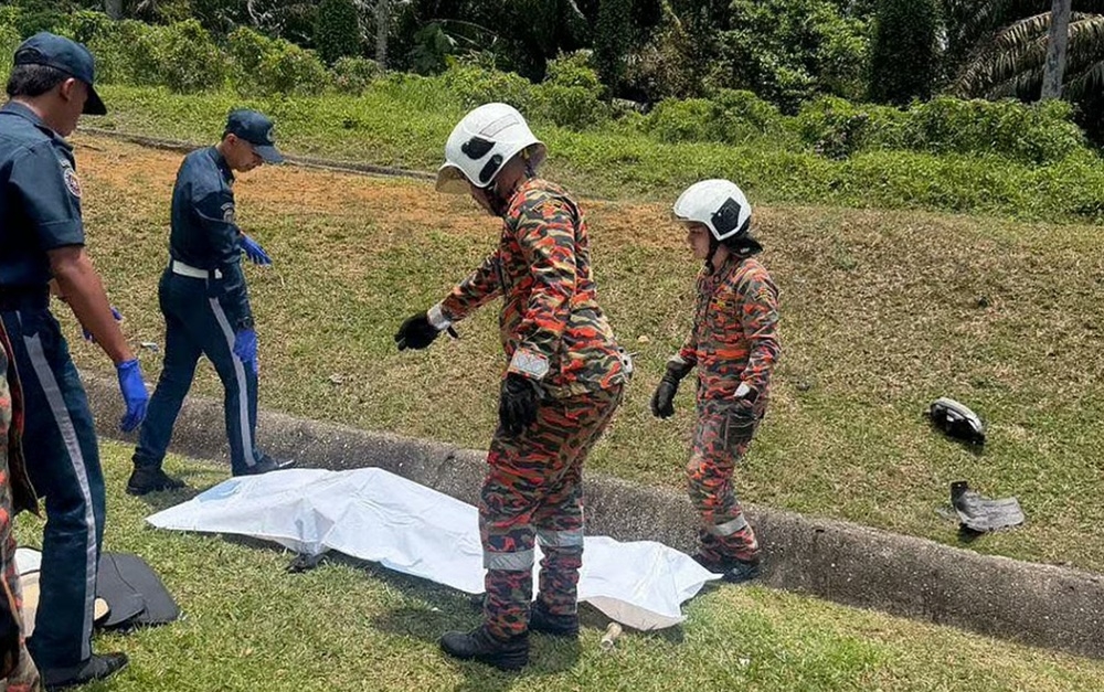Two men were killed while four others were seriously injured in an accident that occurred in Precinct 1 heading towards Taman Wetland, Precinct 12 in Putrajaya this afternoon. — Picture courtesy of Fire and Rescue Department 