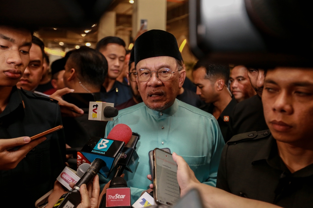 Pakistan Prime Minister Shehbaz Sharif and his Malaysian counterpart Datuk Seri Anwar Ibrahim yesterday agreed to continue efforts to promote peace in West Asia amid the US-Israeli strikes on Iran. — Picture by Sayuti Zainudin 