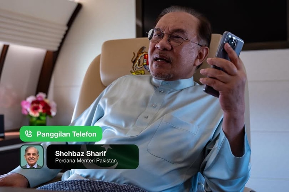 rime Minister Datuk Seri Anwar Ibrahim has welcomed the temporary ceasefire between Pakistan and Afghanistan in conjunction with the Aidilfitri celebration during a telephone conversation with Pakistan Prime Minister Shehbaz Sharif while on his way back after a one-day working visit to Penang yesterday. — Picture via Facebook/Anwar Ibrahim 