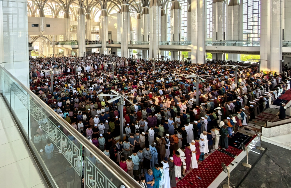 Muslims perform Aidilfitri sunnah prayers at the Tuanku Mizan Zainal Abidin Mosque in Putrajaya March 21, 2026. — Bernama pic