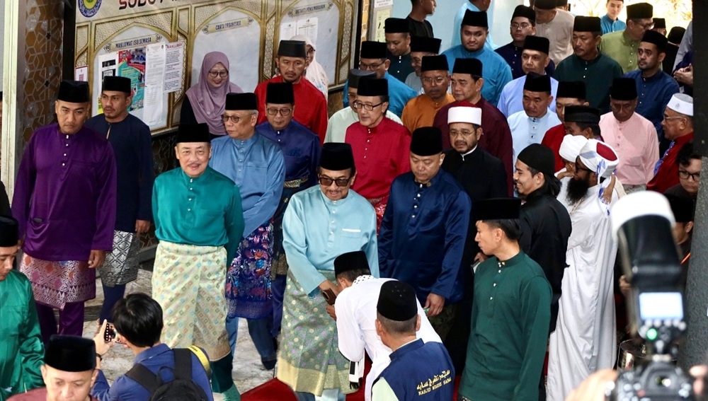 Sabah Governor Tun Musa Aman and Chief Minister Datuk Seri Hajiji Noor perform Aidilfitri prayers with thousands of congregants at the Sabah State Mosque March 21, 2026. — Picture courtesy of Chief Minister's Department