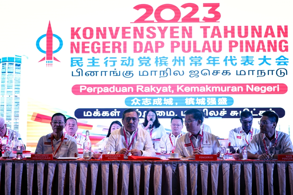 (Front row, from left) Lim Guan Eng, Anthony Loke and Chow Kon Yeow attend the 2023 Penang DAP State Annual Convention November 19, 2023. Lim has welcomed party secretary‑general Loke’s move to convene a meeting between him and Chow to resolve the ongoing dispute over the state’s steep quit rent increases. — Bernama pic