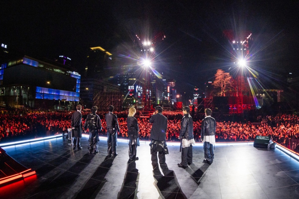 Before they came on stage the crowd chanted “BTS! BTS!” with the main boulevard leading up to Gwanghwamun Square ram-packed with people as far as the eye could see. — AFP pic