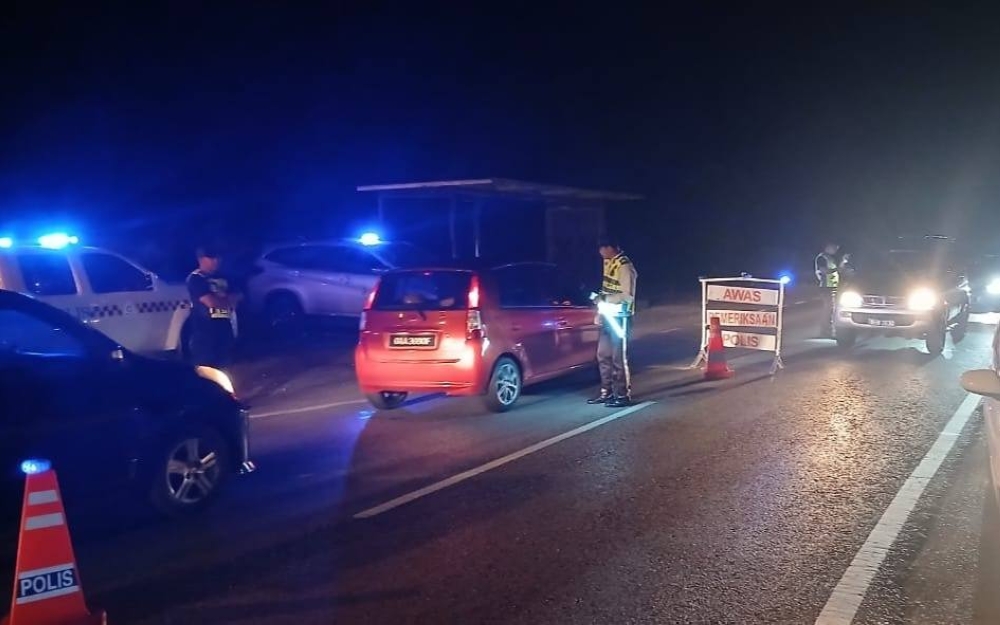 The operation aimed to enhance police presence on the ground, prevent criminal activities and improve public compliance with the law. — The Borneo Post pic