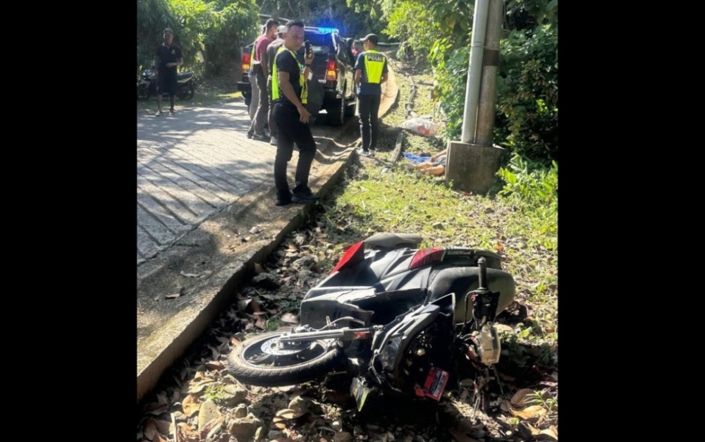 A family holiday on Pulau Tioman ended in tragedy when a couple and their young son were killed after their motorcycle skidded off Jalan Tekek-Juara. — Picture courtesy of IPD Rompin