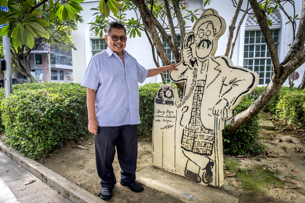 Comic artist and national laureate Datuk Mohd Nor Khalid – better known by his childhood nickname Lat – says art practitioners must continue creating to develop their own style. — Picture by Firdaus Latif