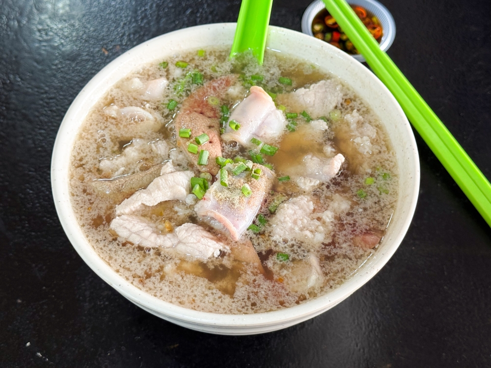 An exceptional bowl of pork noodles with a rich, cloudy broth and fresh ingredients skillfully cooked. — Picture by Lee Khang Yi