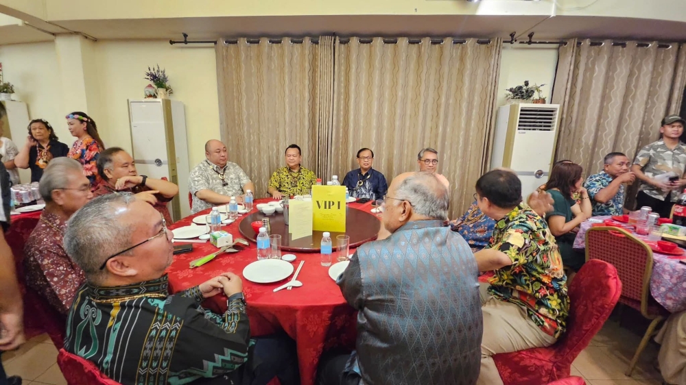 (From left to right) Datuk Alvin Runggah Jimbun, Deputy Minister in the Sarawak Premier’s Department Datuk Jefferson Jamit, Works Minister Datuk Seri Alexander Nanta Linggi, Machan assemblyman Allan Siden Gramong, Katibas assemblyman Lidam Assan, and others gather for a Thanksgiving Dinner in Kapit on March 22, 2026. — Picture from Facebook/Alexander Nanta Linggi