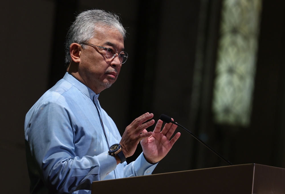 The Sultan of Pahang, Al-Sultan Abdullah Ri’ayatuddin Al-Mustafa Billah Shah reminded the public to remain vigilant and play their part in ensuring safety and well-being during the dry spell. — Bernama pic