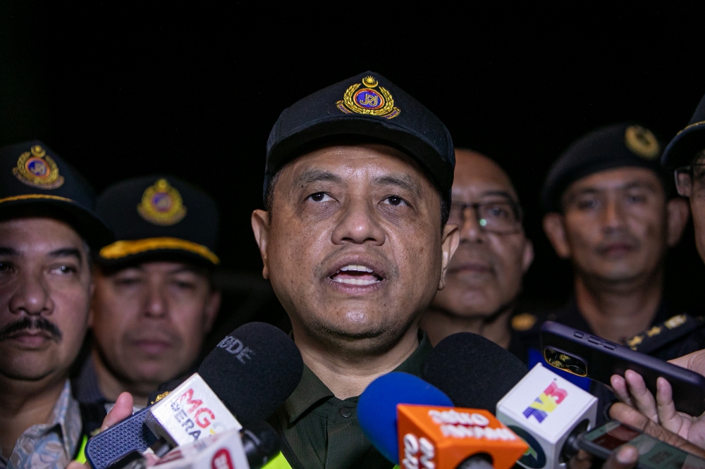 Road Transport Department (JPJ) director-general Datuk Aedy Fadly Ramli speaks at a media briefing on the 2026 Hari Raya Aidilfitri special ops at the Menora Control Centre on March 23, 2026. — Bernama pic