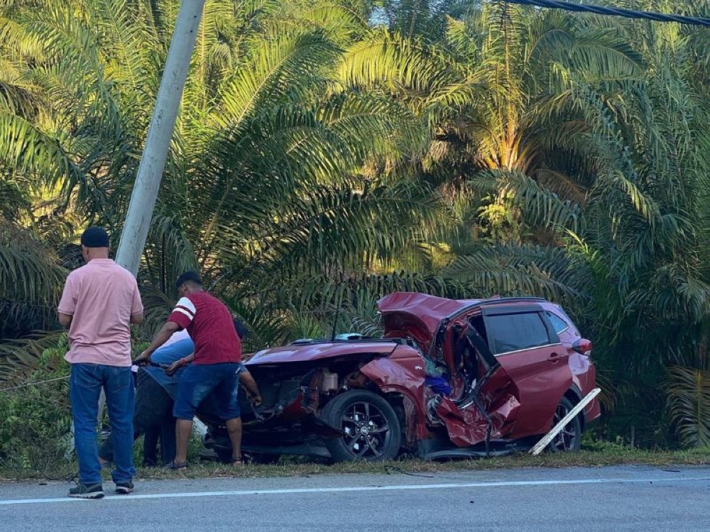 A mother and her two children died when their SUV skidded and crashed into an electric pole near Jerangau Felda in Dungun, Terengganu on March 23, 2026. Passersby rescued two others trapped inside the car. — Picture from Facebook/Info Bencana Pahang dan Luar Pahang