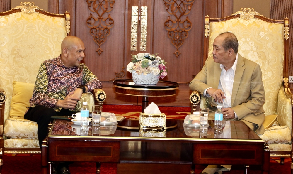 Federal Domestic Trade and Cost of Living Minister Datuk Armizan Mohd Ali  (left) in discussion with Sabah Chief Minister Datuk Seri Hajiji Noor over concerns of shortage of fuel in Sabah on March 24, 2026. — Picture courtesy of the Sabah Chief Minister's Department 