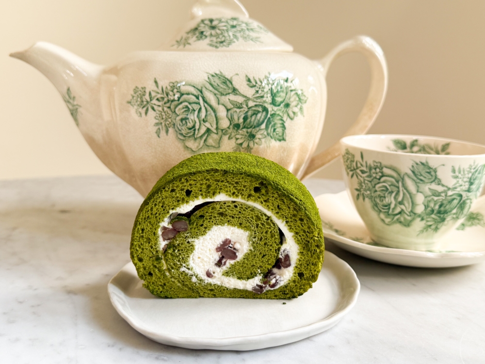 Kotsu Kotsu's Matcha Yuzu makes for a light, not overly sweet teatime treat... perfect with a cup of hot tea. — Pictures by Lee Khang Yi