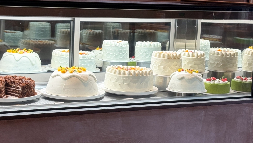 A new addition is the Hojicha Chiffon with layers of fluffy cake and vanilla 'bavarois' rippled with a nutty hojicha chocolate sauce. 