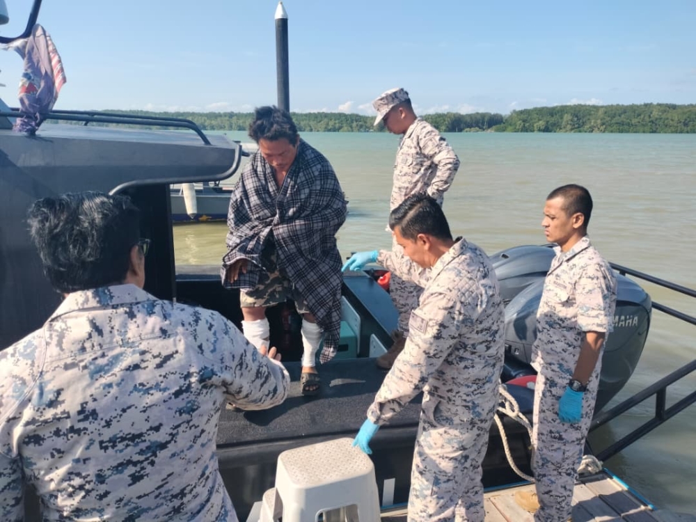 Malaysian Maritime Enforcement Agency (MMEA) personnel assist a Thai victim who was earlier rescued from a burning ship off the coast of Tanjung Sedili in Kota Tinggi March 25, 2026. — Picture courtesy of MMEA