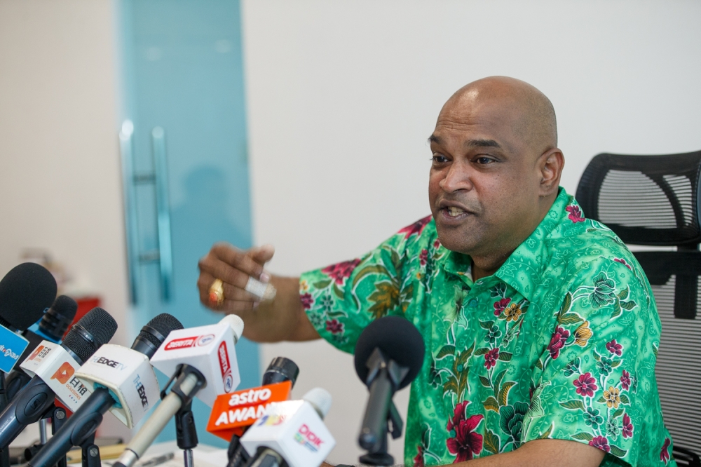 Ramanan challenged  businessman Victor Chin to reveal the identity of “Mr R”. — Picture by Raymond Manuel