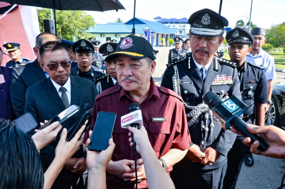 Chief Minister Datuk Seri Hajiji Noor said the state’s disaster management committee is aware of the hot and dry conditions and is ready for any emergencies. — Picture by Julia Chan