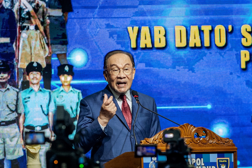 Prime Minister Datuk Seri Anwar Ibrahim has welcomed Pakistan’s timely and constructive offer to host a dialogue between the US and Iran amid a period of acute regional danger. — Picture by Firdaus Latif