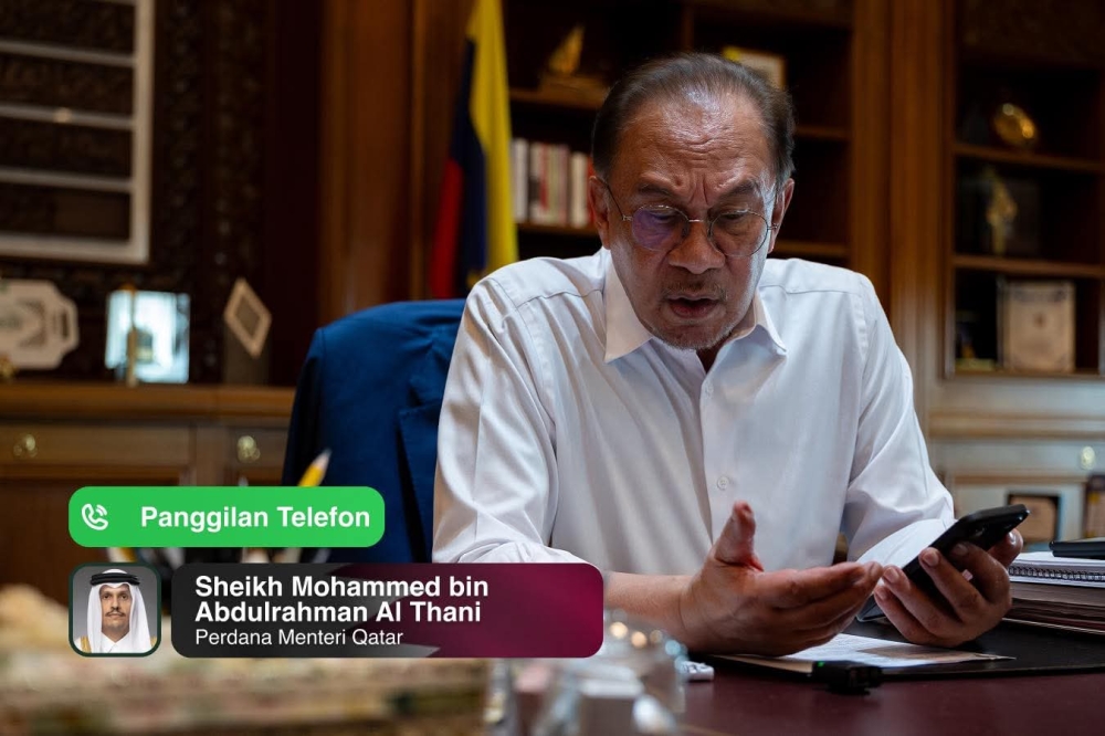 Anwar said that in a telephone conversation with Qatar’s Prime Minister Sheikh Mohammed bin Abdulrahman Al Thani, Malaysia described the energy infrastructure as critical to the global economy. — Picture via Facebook/Datuk Seri Anwar Ibrahim