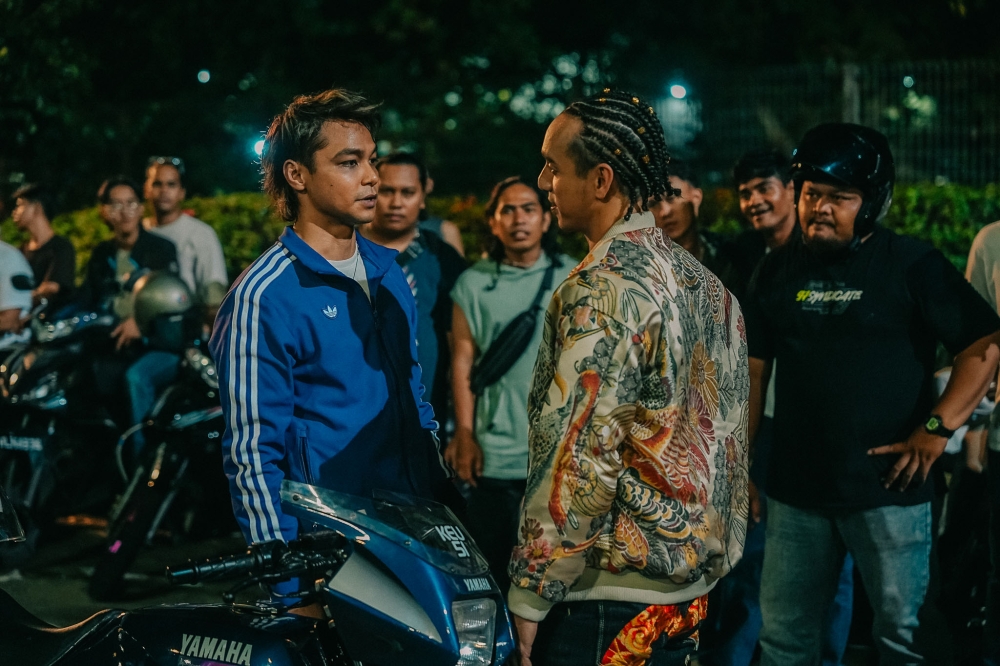 Syafiq Kyle (left) as Azam shares a scene with Amir Nafis as Boy in ‘Malaikat Malam’. — Picture courtesy of Astro Shaw